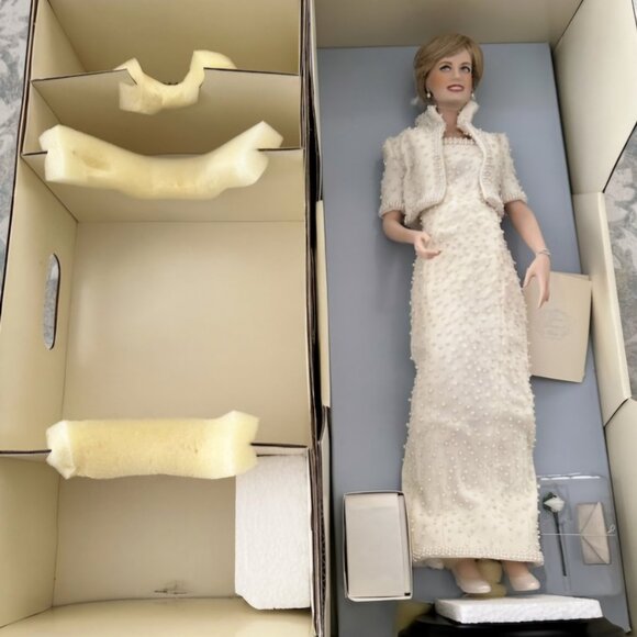 Franklin Mint Princess Of Wales Diana Porcelain Doll White Beaded Dress 17” NWT - Picture 4 of 6